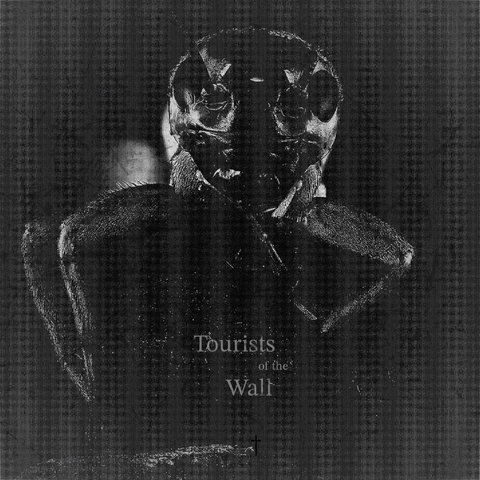 Tourists of the Wall